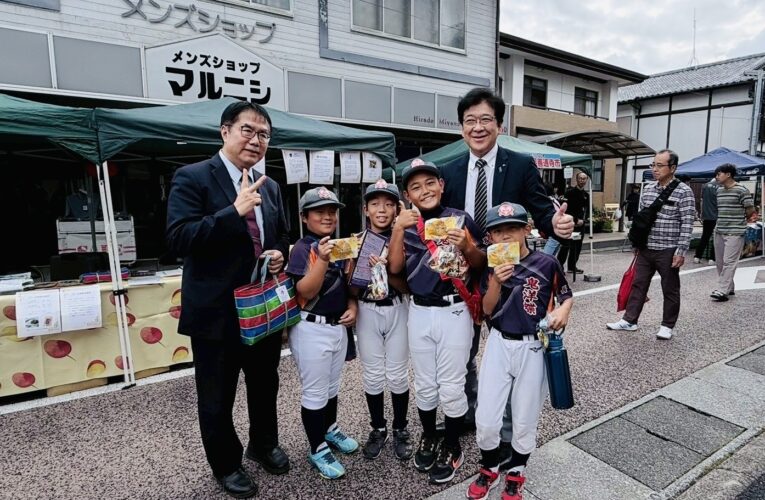 友誼市首晤！黃偉哲率團參加平戶市秋祭