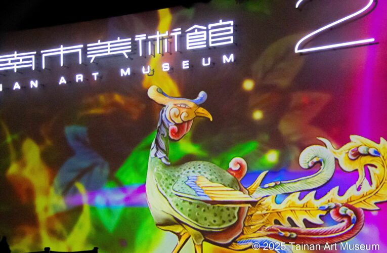 雙料國際大獎光雕「靈動的目光」重返臺南 南美館光影綻放府城文化