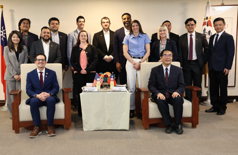 外交部陪同美 12 位青年領袖拜會南市府，黃偉哲：期盼高科技與農業持續交流