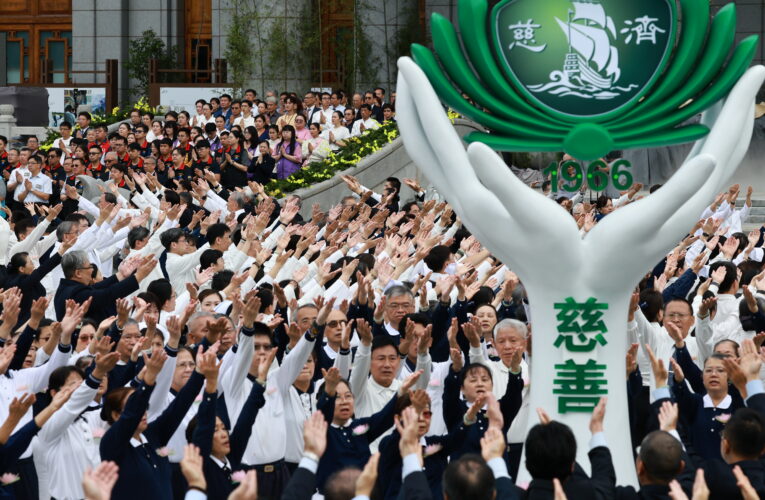 慈濟六十週年 中正紀念堂浴佛  賴總統與萬人祈福