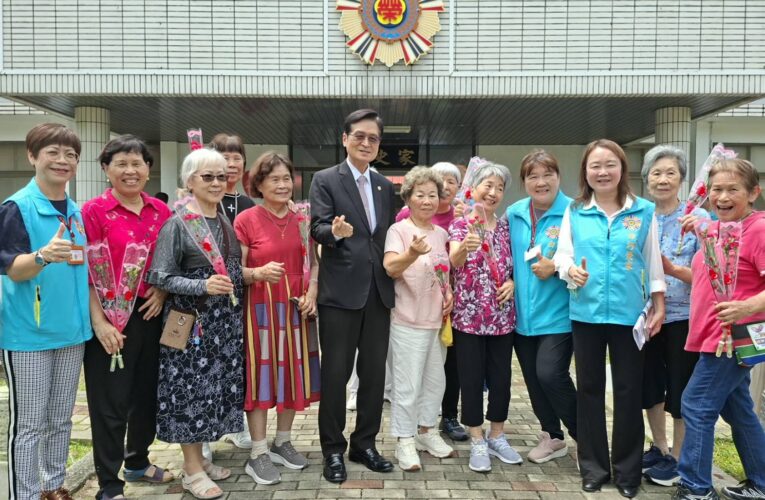 馨花傳愛暖人心 白河榮家母親節獻花傳遞感恩情